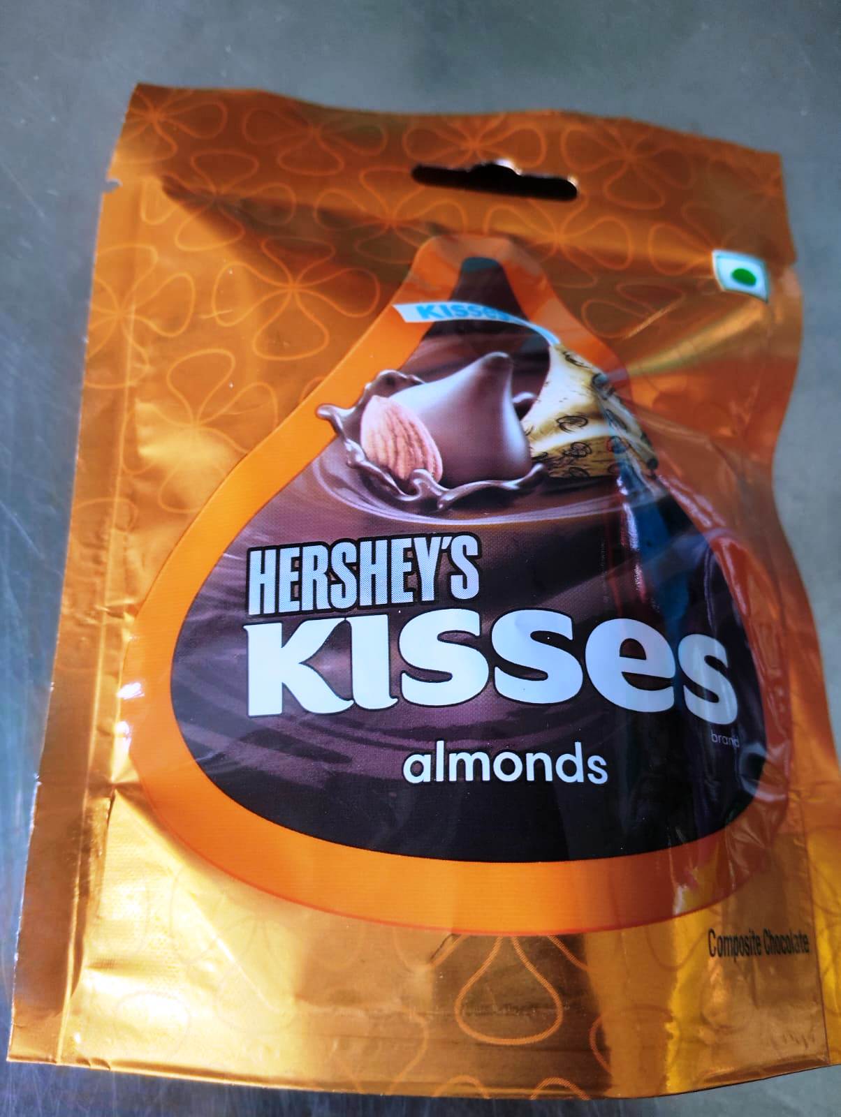 HERSHEY KISSES Almond 33.6gm