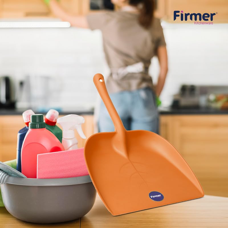 Dust pan